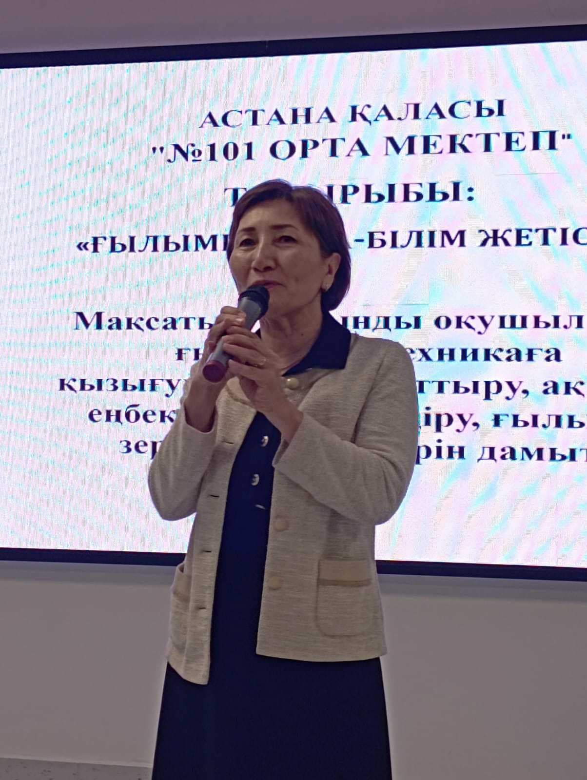 Участие представителей AIU в школьном научном проекте «Дара зерттеуші» — 2