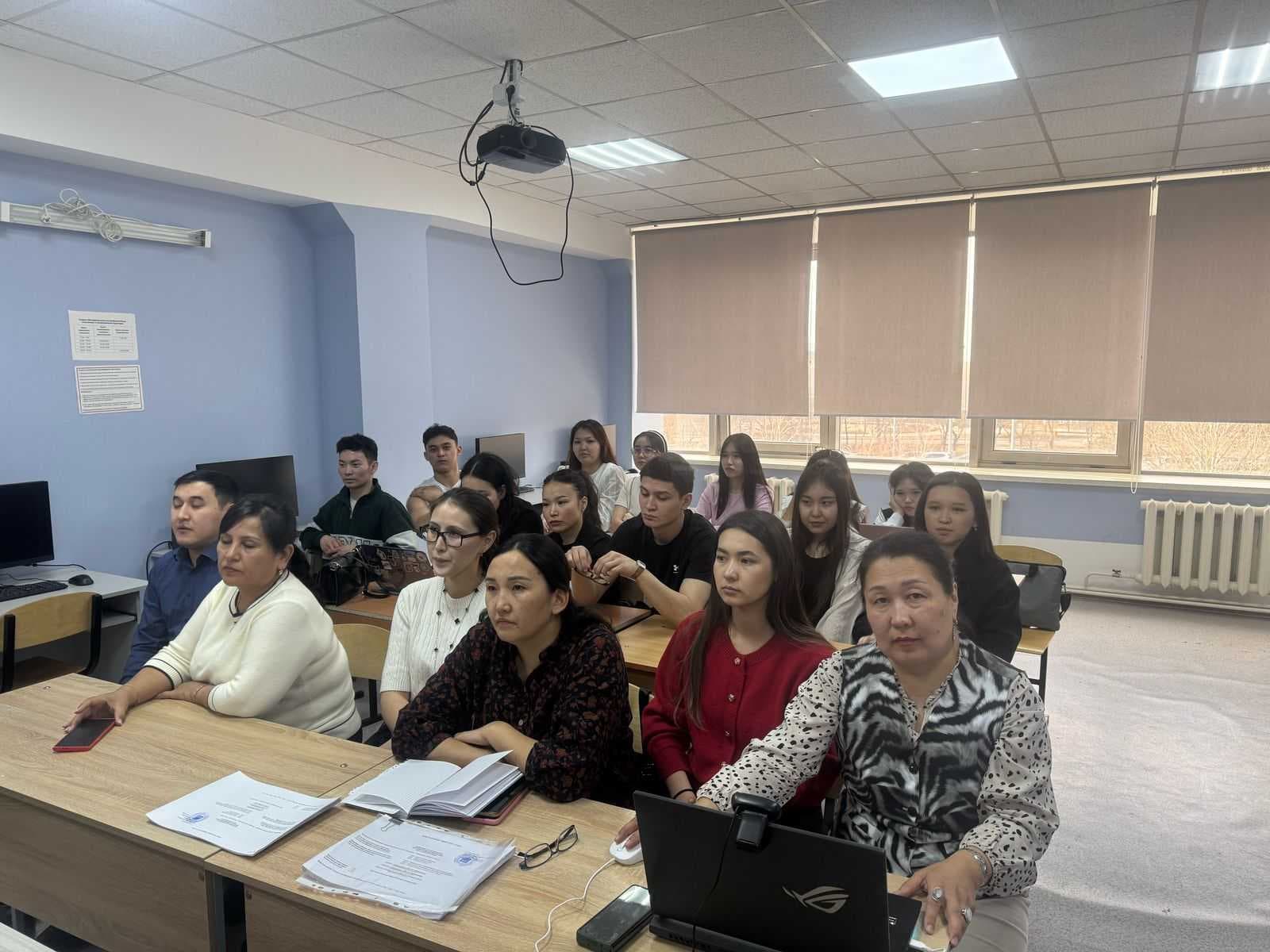 Состоялось расширенное заседание академического комитета по обновлению образовательных программ по направлению «Информатика» — 1