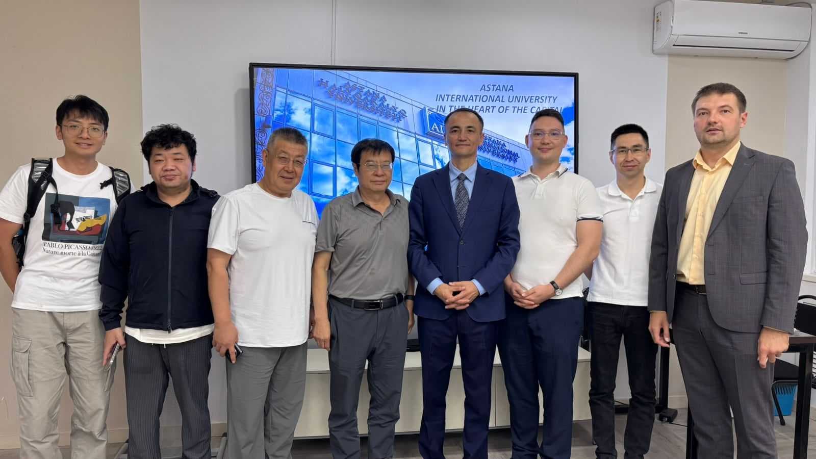 Делегация университета Цинхуа посетила Astana International University — 1