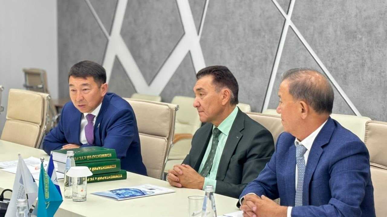 Президент AIU провел встречу с Председателем  Конституционного суда — 3