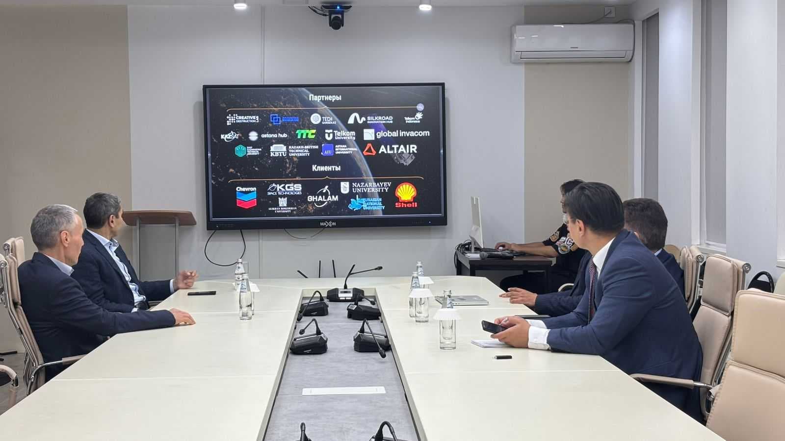 Встреча с космонавтом-испытателем Мухтаром Аймахановым в Astana International University — 5