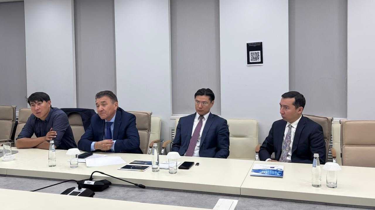 Встреча с космонавтом-испытателем Мухтаром Аймахановым в Astana International University — 4