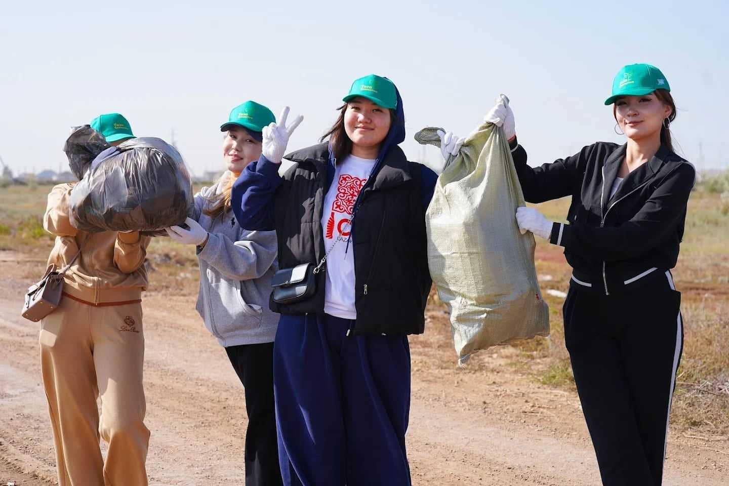 Студенты AIU  приняли участие в глобальной экологической акции «World Cleanup Day» — 4