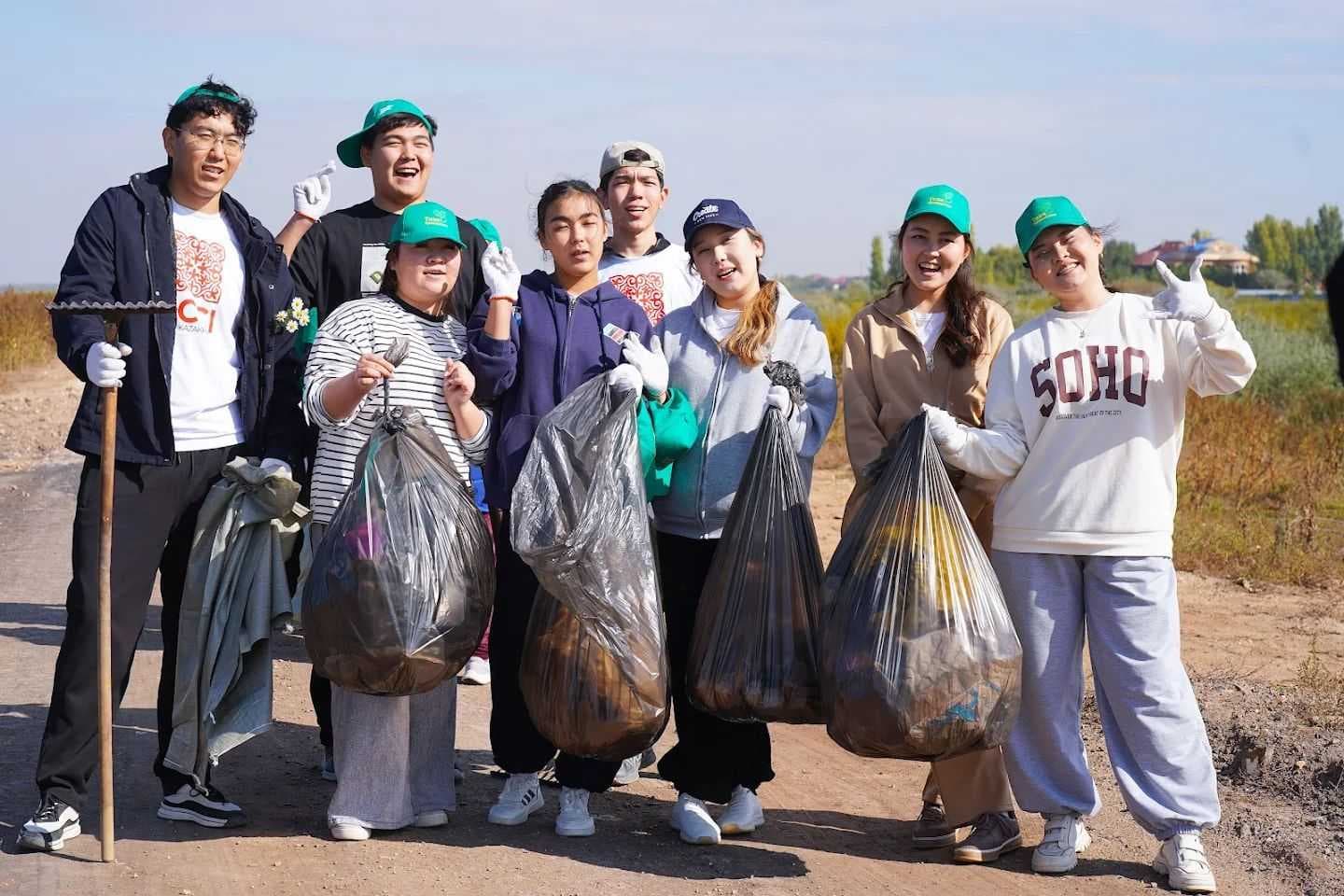 Студенты AIU  приняли участие в глобальной экологической акции «World Cleanup Day» — 7