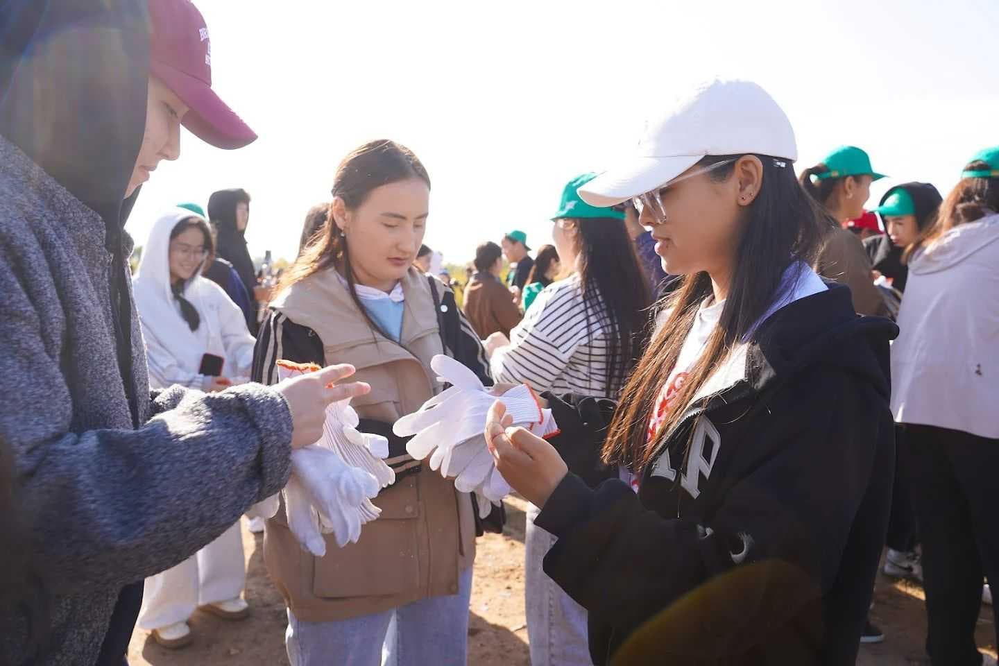 Студенты AIU  приняли участие в глобальной экологической акции «World Cleanup Day» — 8