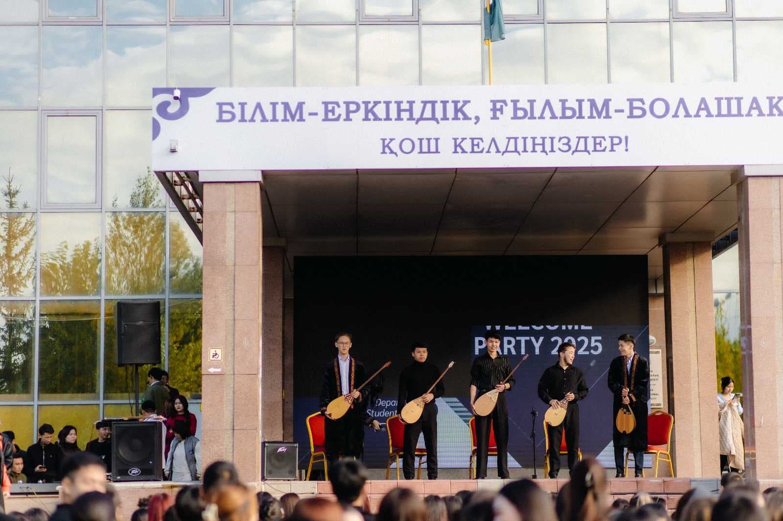В AIU состоялась традиционная «Welcome Party – 2025» — 8