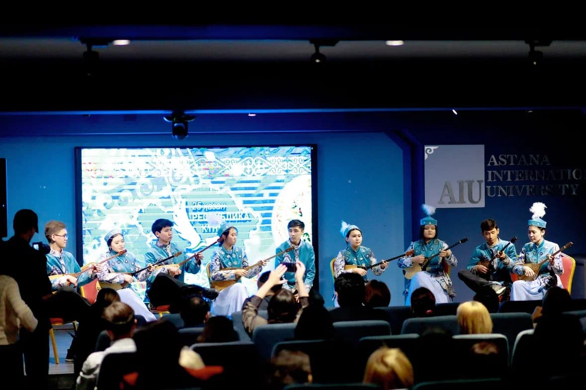 AIU наградил профессорско-преподавательский состав благодарственными письмами в честь Дня Республики — 6