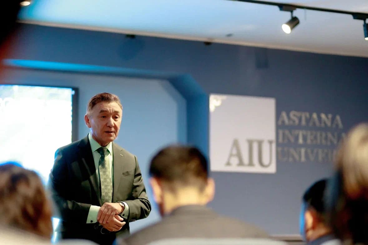 AIU наградил профессорско-преподавательский состав благодарственными письмами в честь Дня Республики — 1
