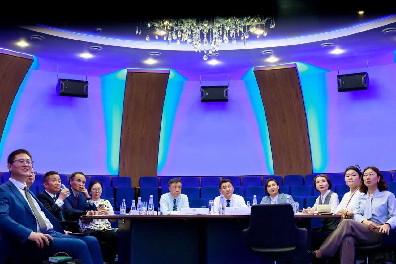 Стратегиялық серіктестіктің келесі кезеңі: AIU мен Цинхуа университеті ынтымақтастықты жаңа деңгейге көтеруде — 2