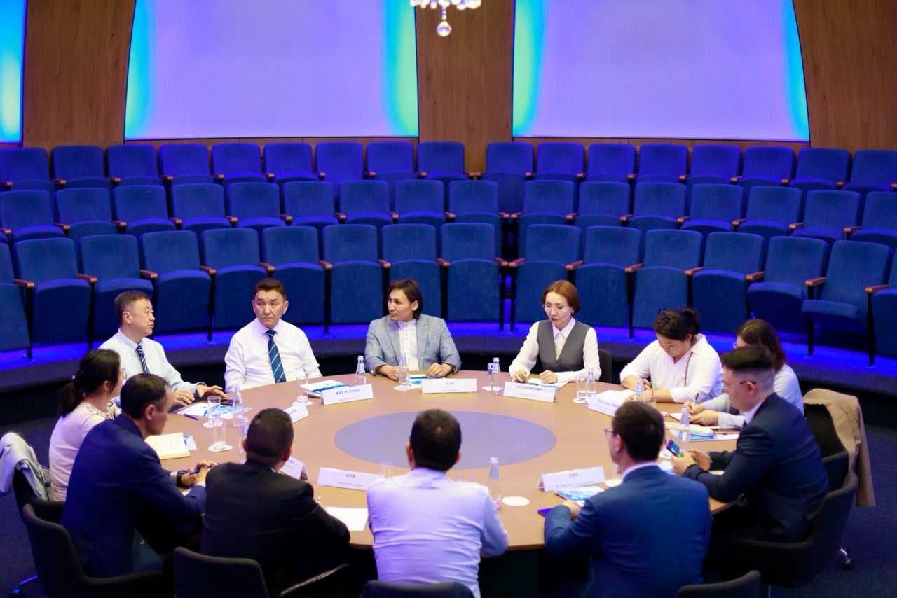 Стратегиялық серіктестіктің келесі кезеңі: AIU мен Цинхуа университеті ынтымақтастықты жаңа деңгейге көтеруде — 7