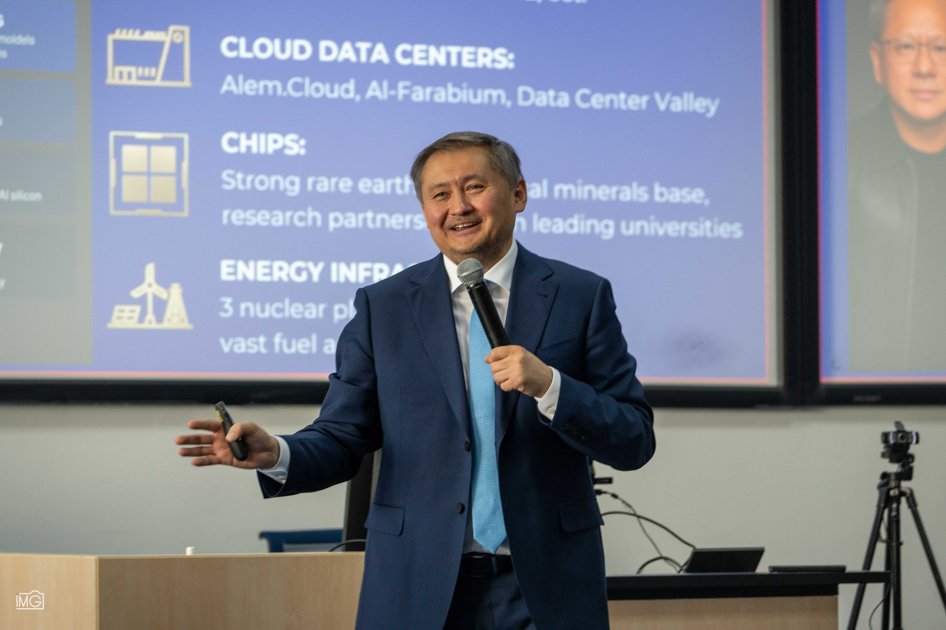 AIU оқытушысы Назарбаев Университетіндегі халықаралық конференцияда баяндама жасады — 4