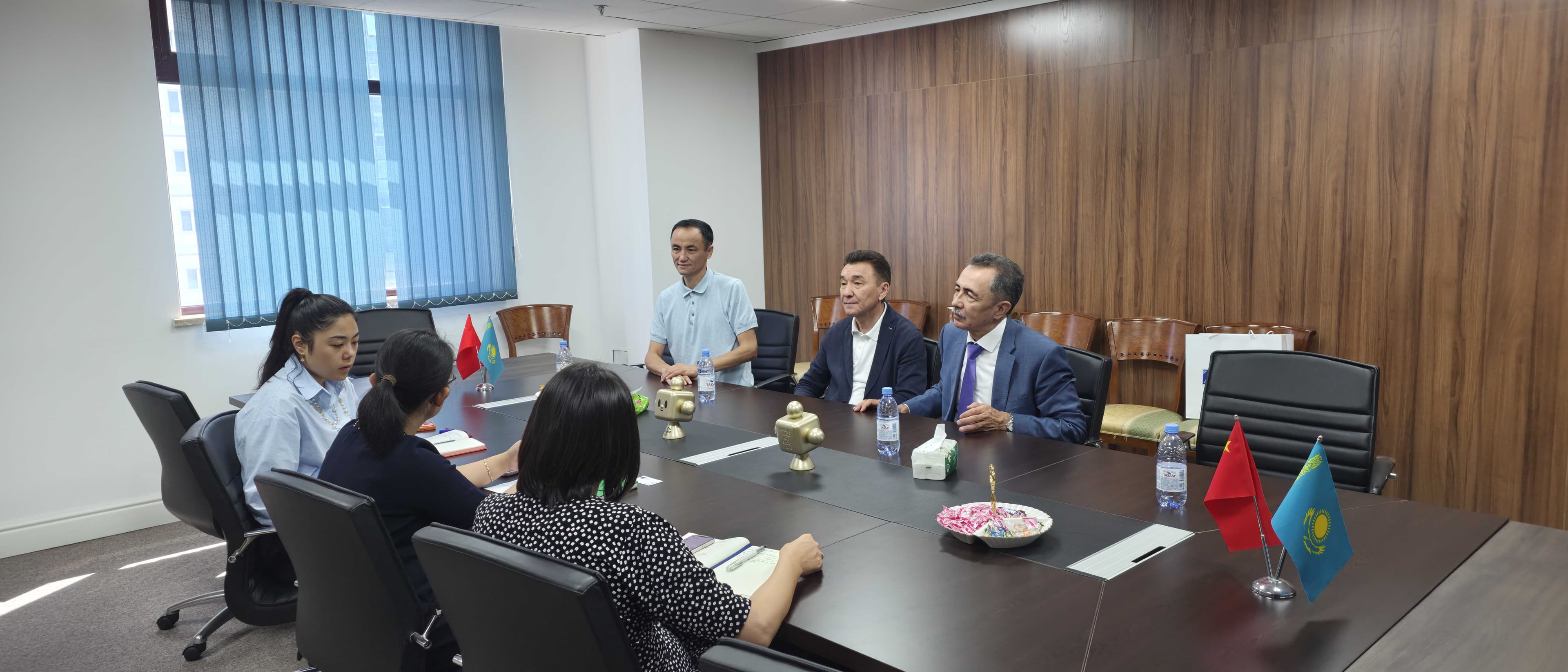 AIU басшылығы Қытайдың халықаралық сауданы ілгерілету комитеті және Қытай кәсіпкерлері қауымдастығымен стратегиялық кездесу өткізді — 3