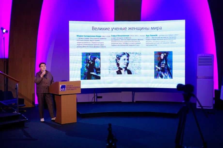 AIU TALKS жобасының тұсаукесері өтті — 13