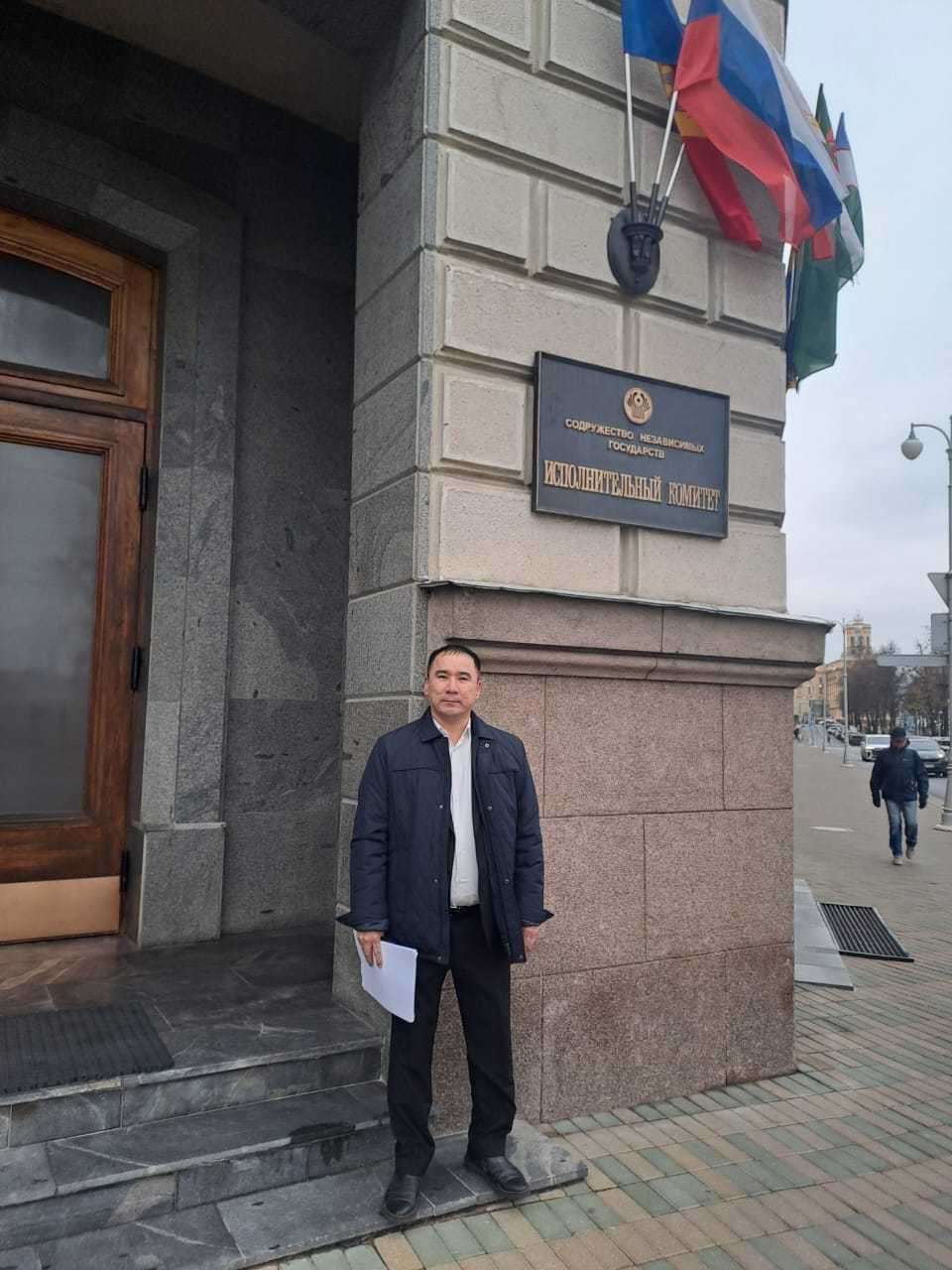 AIU-ДЫҢ ҚАУЫМДАСТЫРЫЛҒАН ПРОФЕССОРЫ ТМД-НЫҢ ШТАБ-ПӘТЕРІНДЕ БАЯНДАМА ЖАСАДЫ — 2