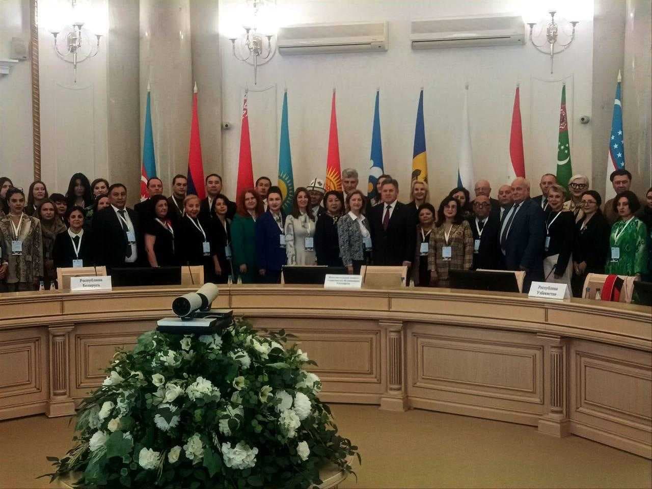 AIU-ДЫҢ ҚАУЫМДАСТЫРЫЛҒАН ПРОФЕССОРЫ ТМД-НЫҢ ШТАБ-ПӘТЕРІНДЕ БАЯНДАМА ЖАСАДЫ — 4