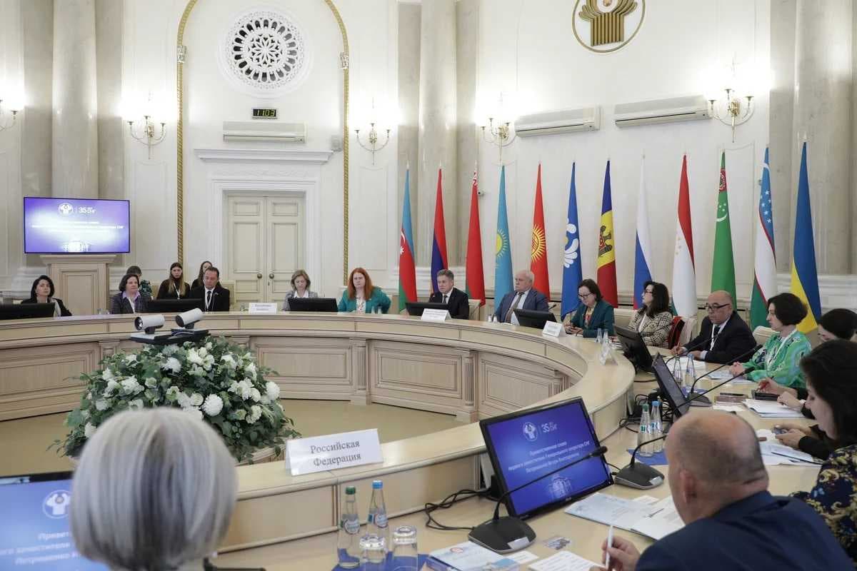 AIU-ДЫҢ ҚАУЫМДАСТЫРЫЛҒАН ПРОФЕССОРЫ ТМД-НЫҢ ШТАБ-ПӘТЕРІНДЕ БАЯНДАМА ЖАСАДЫ — 5